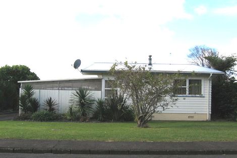 Photo of property in 19 Montmere Avenue, Te Atatu Peninsula, Auckland, 0610