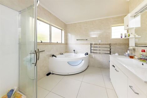 Photo of property in 7 Kelvyn Grove, Hillpark, Auckland, 2102