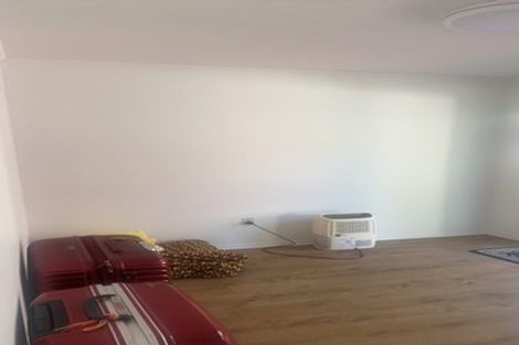 Photo of property in 22 Jenanne Place, Totara Vale, Auckland, 0629