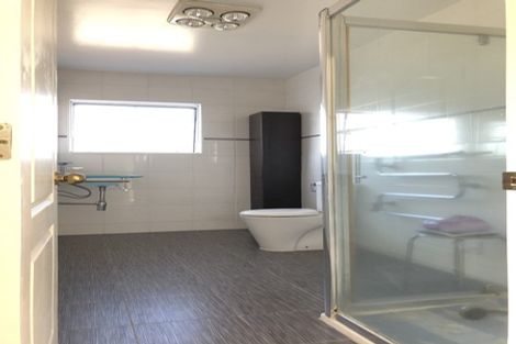 Photo of property in 70 Lagoon Way, West Harbour, Auckland, 0618