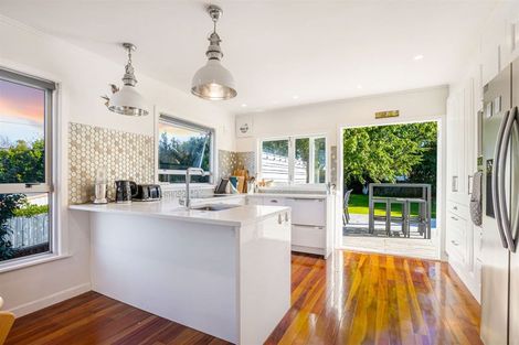 Photo of property in 21 Covil Avenue, Te Atatu South, Auckland, 0610