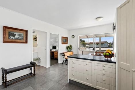 Photo of property in 7 Omokoroa Road, Omokoroa, 3114