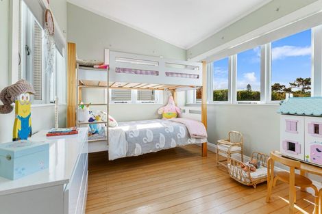 Photo of property in 41 Hanlon Crescent, Narrow Neck, Auckland, 0624