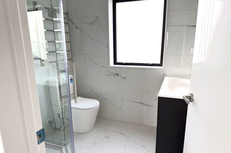 Photo of property in 16 Exmouth Road, Northcote, Auckland, 0627