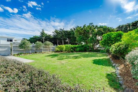 Photo of property in 1 Hemara Street, Waikanae Beach, Waikanae, 5036