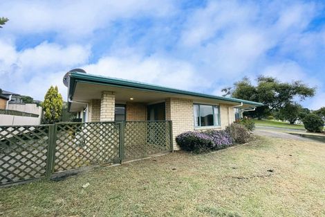 Photo of property in 1 Sunvista Avenue, Oteha, Auckland, 0632