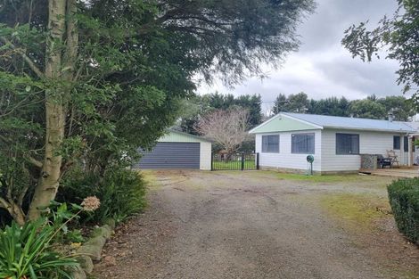 Photo of property in 473 Tararua Road, Levin, 5571