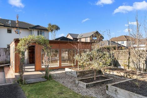 Photo of property in 424 Memorial Avenue, Burnside, Christchurch, 8053