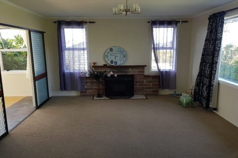 Photo of property in 12 Limmer Place, Browns Bay, Auckland, 0632