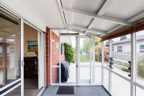 Photo of property in 20 Westhaven Grove, Takaro, Palmerston North, 4412