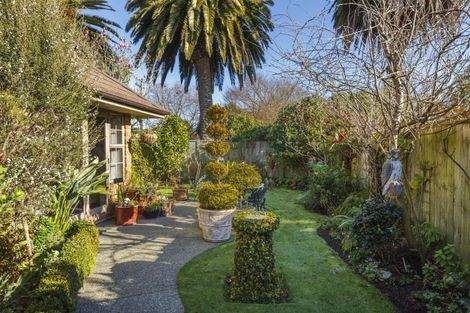 Photo of property in 1 The Oaks, Awapuni, Palmerston North, 4412