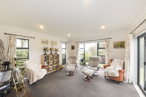 Photo of property in 76 Cashmere Drive, Fitzherbert, Palmerston North, 4410