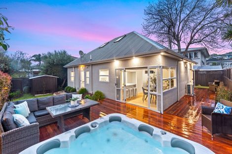 Photo of property in 2/7 Seine Road, Forrest Hill, Auckland, 0620