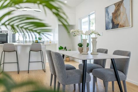 Photo of property in 3e Kingdale Road, Henderson, Auckland, 0610