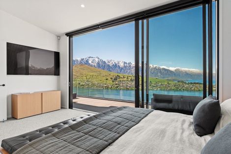 Photo of property in 92 Hensman Road, Queenstown, 9300
