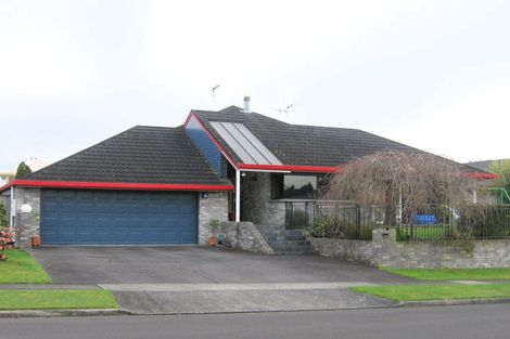 Photo of property in 21 Dallinger Street, St Andrews, Hamilton, 3200