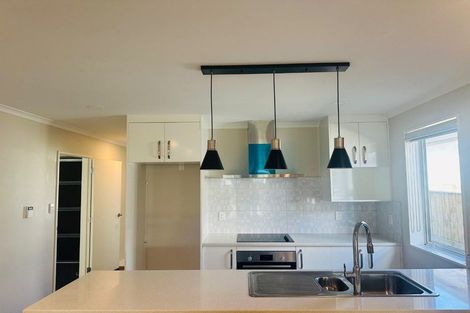 Photo of property in 3 Farmland Road, Papakura, 2110