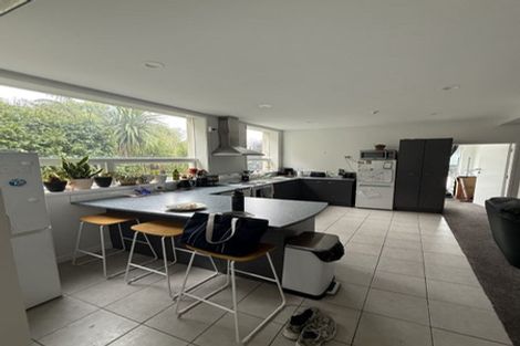 Photo of property in 70 Kelburn Parade, Kelburn, Wellington, 6012