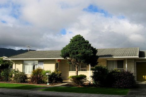 Photo of property in 2 Paretai Grove, Waikanae, 5036