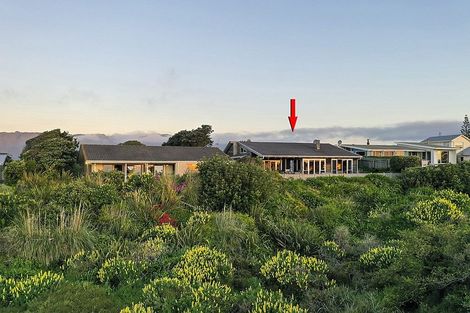 Photo of property in 41 Field Way, Waikanae Beach, Waikanae, 5036