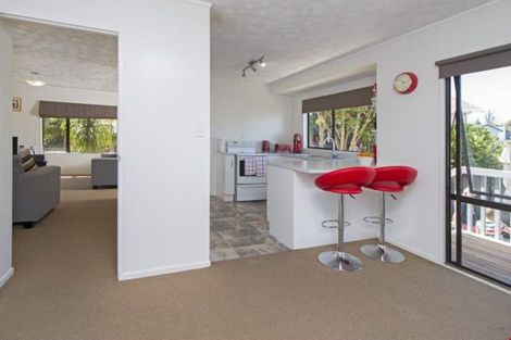 Photo of property in 4 Altair Place, Windsor Park, Auckland, 0632