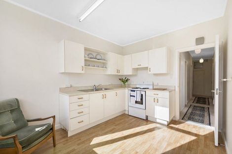 Photo of property in Rona House, 33 Rimu Street, Eastbourne, Lower Hutt, 5013