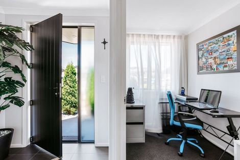 Photo of property in 68 Bert Wall Drive, Omokoroa, 3114