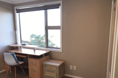 Photo of property in 6b Sunhaven Drive, Newlands, Wellington, 6037