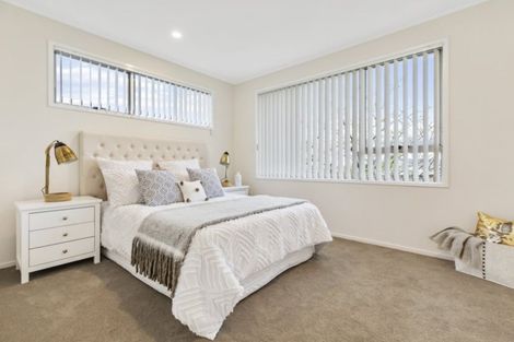 Photo of property in 122 Shifnal Drive, Randwick Park, Auckland, 2105