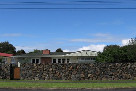 Photo of property in 43 Gloria Avenue, Te Atatu Peninsula, Auckland, 0610