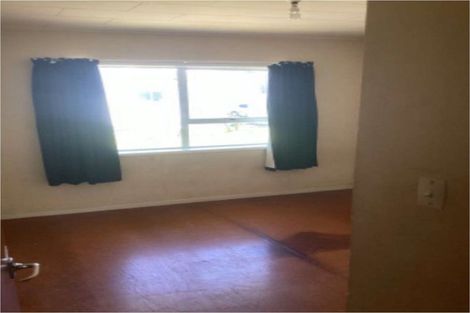 Photo of property in 1 Albany Road, One Tree Point, 0118