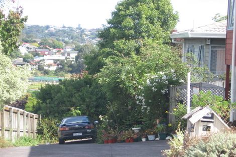 Photo of property in 2/7 Valecrest Place, Bayview, Auckland, 0629