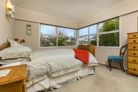 Photo of property in 26 Lyndhurst Road, Te Atatu South, Auckland, 0610