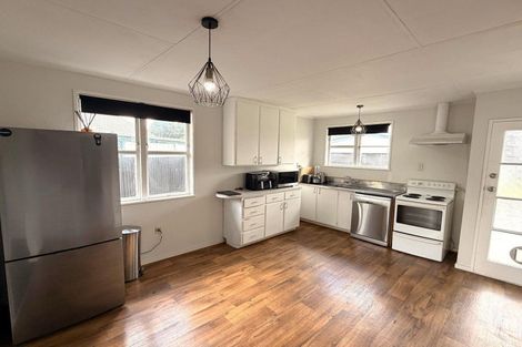 Photo of property in 25 Mokau Place, Terrace End, Palmerston North, 4410