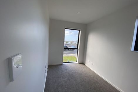 Photo of property in 2/9 Schnapper Rock Road, Greenhithe, Auckland, 0632