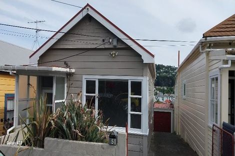 Photo of property in 15 Herald Terrace, Berhampore, Wellington, 6023