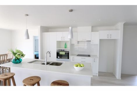 Photo of property in 8 Waitaha Close, Orewa, 0931