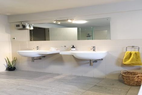 Photo of property in 1/2 Manor Place, Dunedin Central, Dunedin, 9016