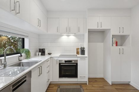 Photo of property in 12 Whakahui Lane, Mangere Bridge, Auckland, 2022