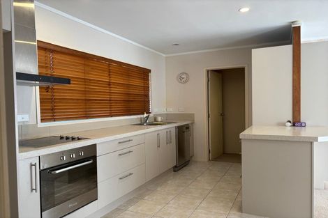 Photo of property in 72 Gossamer Drive, Pakuranga Heights, Auckland, 2010