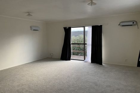 Photo of property in 2/8 Quiet Street, Te Atatu South, Auckland, 0610