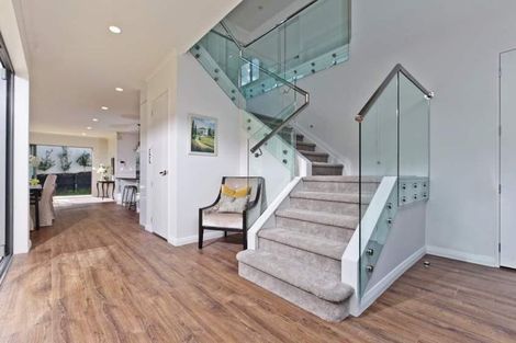 Photo of property in 10 Syd Grant Crescent, Orewa, 0931