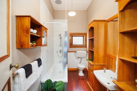 Photo of property in 110 Featherston Street, Takaro, Palmerston North, 4412