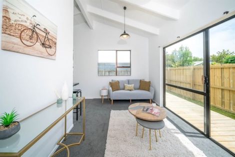 Photo of property in 2/92c Englefield Road, Northwood, Christchurch, 8051