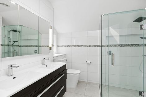 Photo of property in 43 Paynters Avenue, Strandon, New Plymouth, 4312