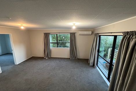 Photo of property in 26a Cheltenham Terrace, Newlands, Wellington, 6037