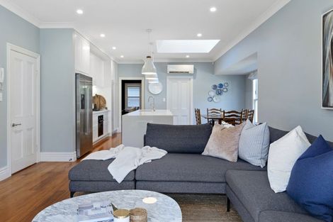 Photo of property in 33 Hardwicke Street, Sumner, Christchurch, 8081