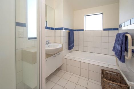 Photo of property in 2 Oakford Close, Riccarton, Christchurch, 8011