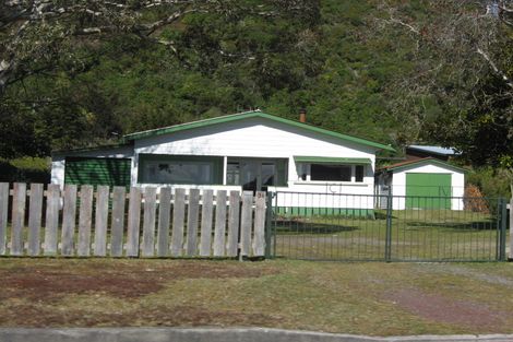 Photo of property in 36 Motuoapa Esplanade, Motuoapa, 3382