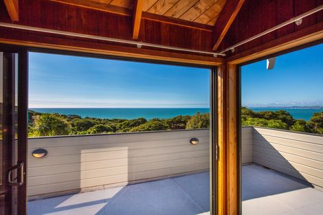 Photo of property in 39 Whaanga Road, Raglan, 3297